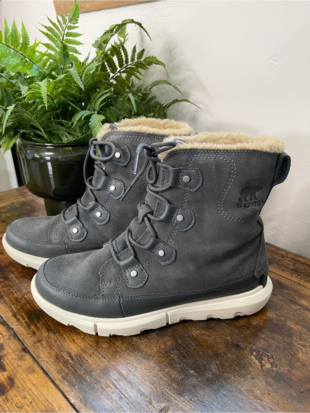 Sorel Gray Suede Lace-Up Winter Boots with Tan Faux Fur Collar, like new